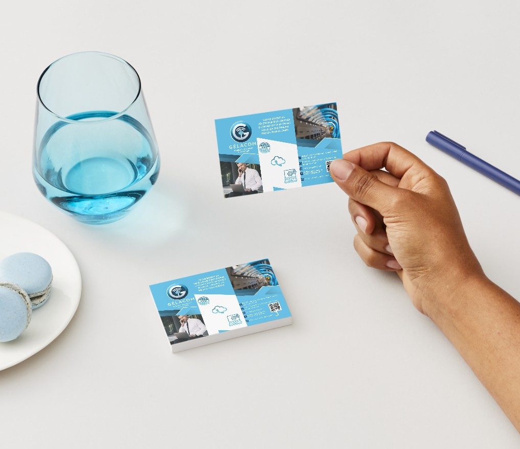 Cartes de visite bleu et blanc créées pour une agence de télécommunication toulousaine